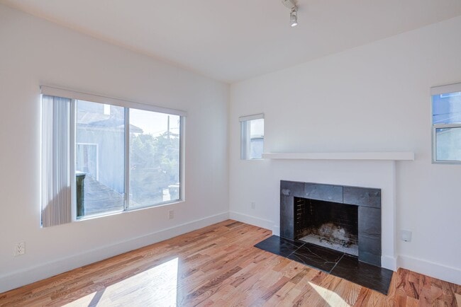 Building Photo - 3216 Bellevue Ave