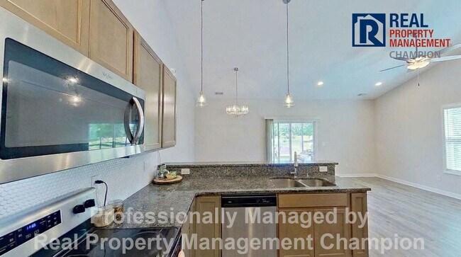 Building Photo - Beautiful 3 BD/2 BA End Unit Townhome in Leland