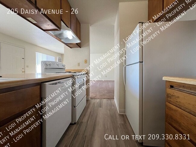Building Photo - 205 Daisy Ave