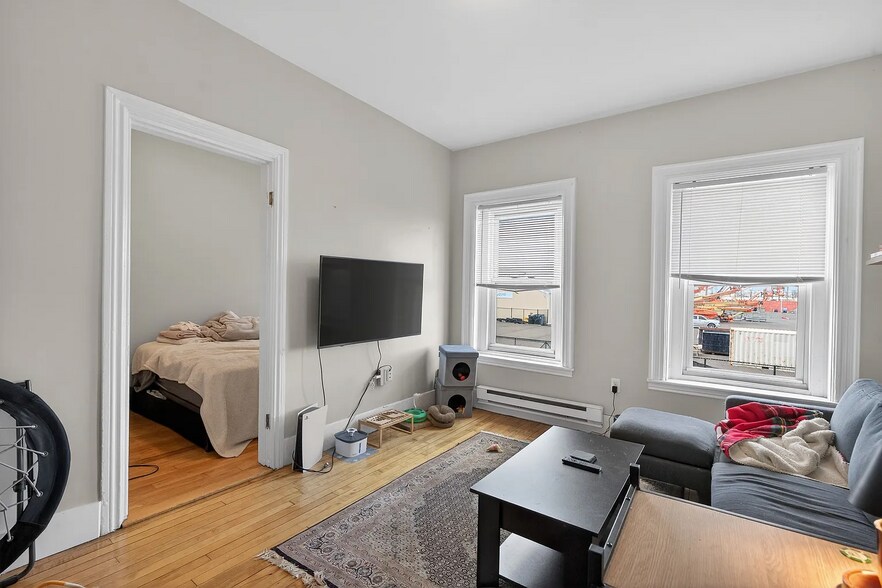 Building Photo - 528 Dorchester Ave