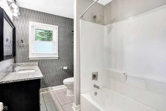 Building Photo - 3315 Beech Dr
