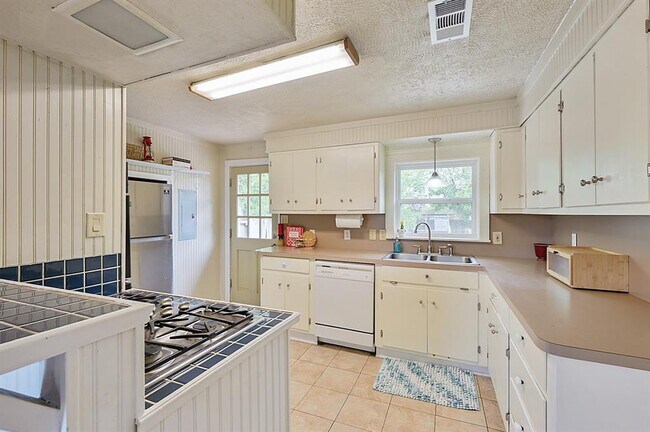 Building Photo - 809 S Coulter Dr