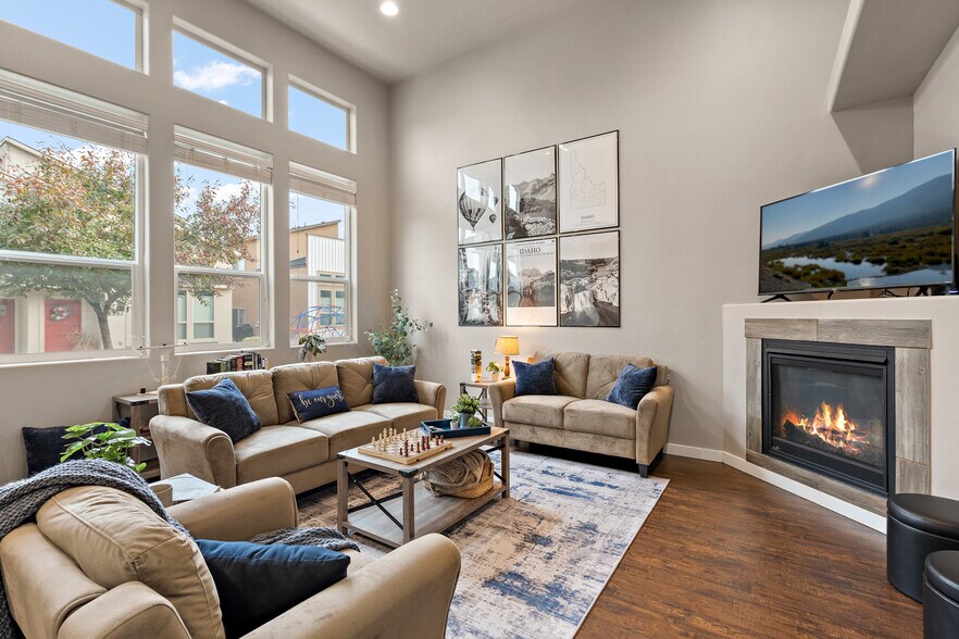 Primary Photo - 2900 N Villere Ln