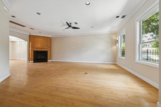 Building Photo - 5512 Val Verde St