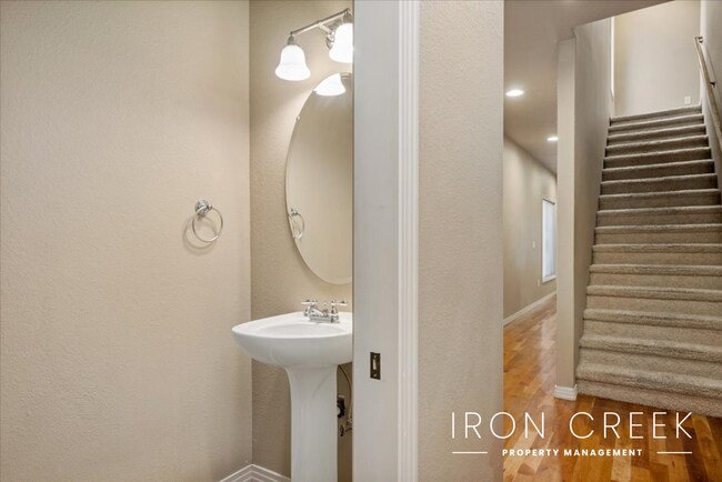 Building Photo - AVAILABLE JUNE 16