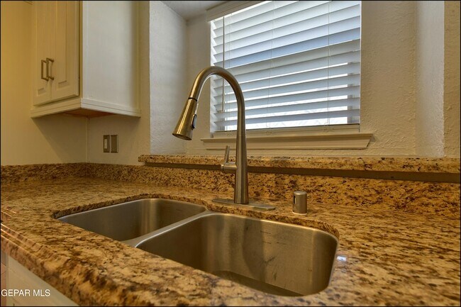 Building Photo - 1744 Gambel Quail Dr