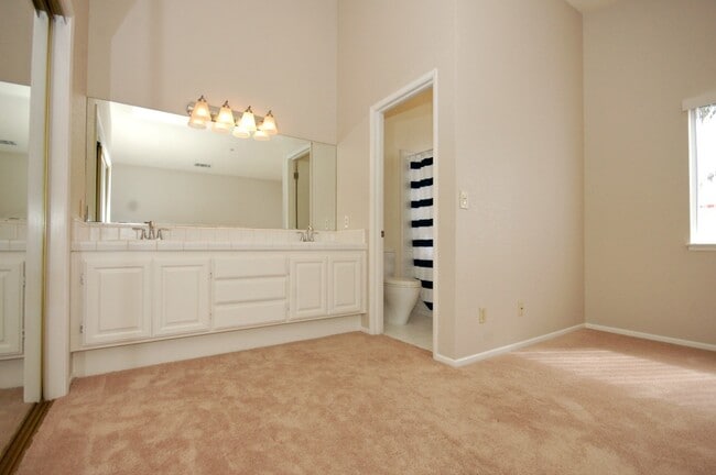 Building Photo - Gorgeous 3 Bedroom Home in Encinitas!