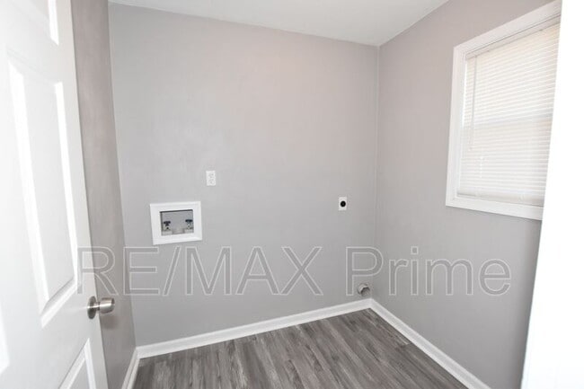 Building Photo - 204 Knell's Ridge Dr