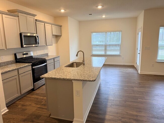 Building Photo - Maryville 37803 - Brand New Build in Maryville! 5 bedroom, 3.5 bath home - Contact Troy Adams (86...