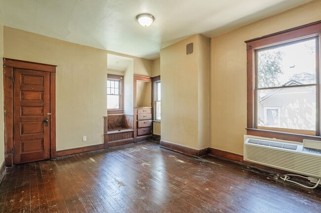 Building Photo - 1060 Grand Ave