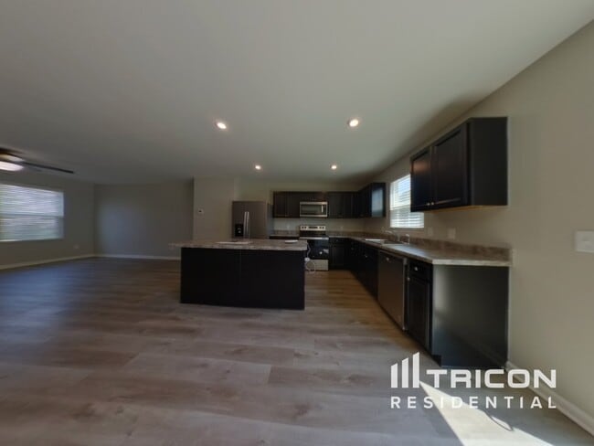 Building Photo - 120 Castlebrook Dr