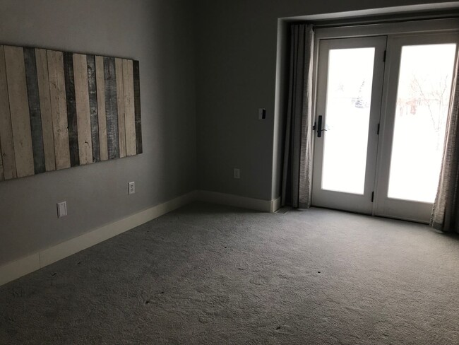 Building Photo - Beautiful 3-Bedroom Home with Modern Upgra...