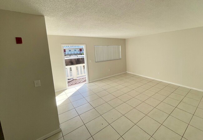 Building Photo - Renovated 1b1b for rent NOW