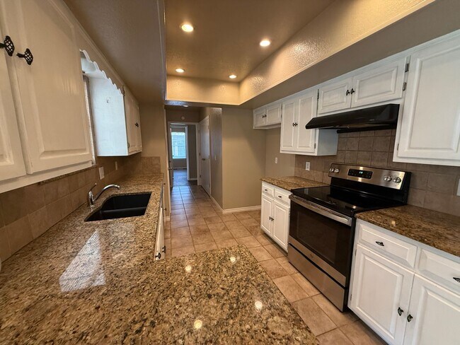 Building Photo - 3 Bedroom in Jenks School district!!