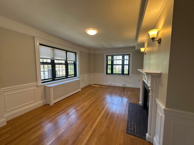 Building Photo - 124 Bowdoin St