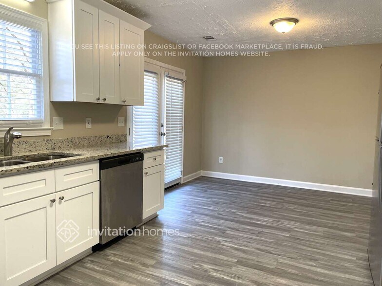 Building Photo - 3840 Arbor Ln SE