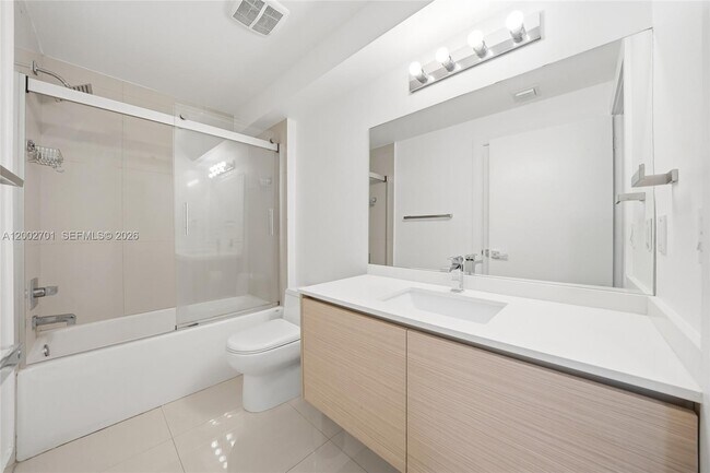 Building Photo - 600 NE 27th St