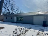 Building Photo - 602 Meadowlawn Dr