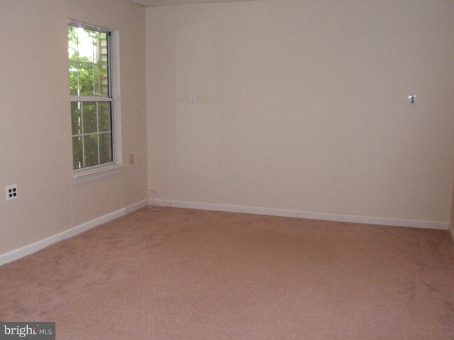 Building Photo - 46647 Brownwood Square