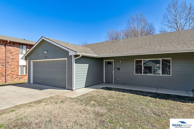 Building Photo - 3 bedroom 2 bath duplex