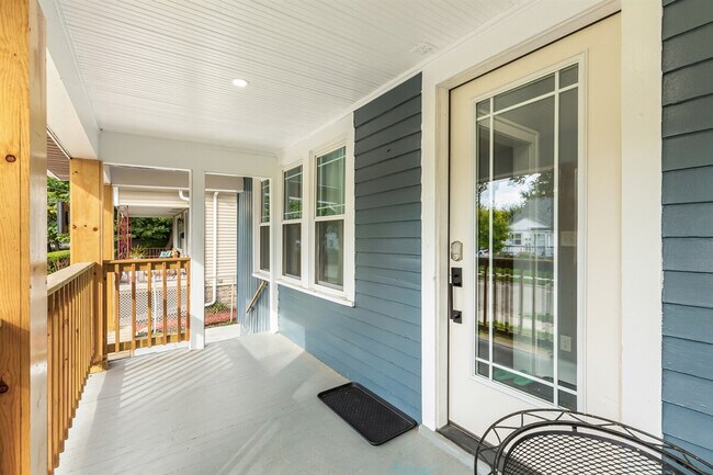 Building Photo - 419 S Kenwood Ave