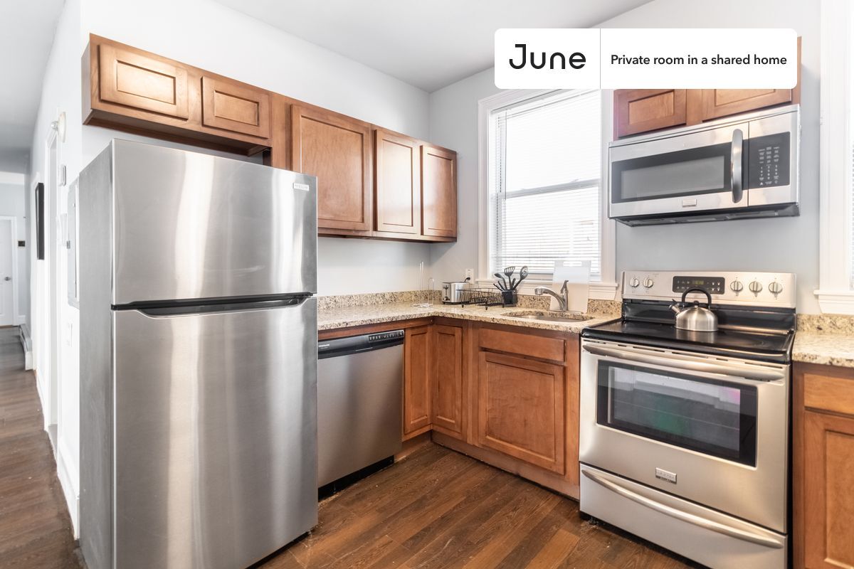 Building Photo - Room in Shared 4 bed/1.5 bath home in Dorchester - Fields Corner West