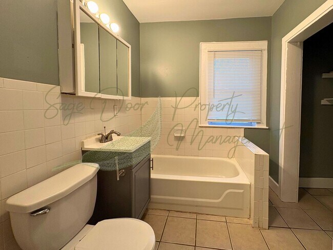 Building Photo - AVAILABLE NOW!!!!!