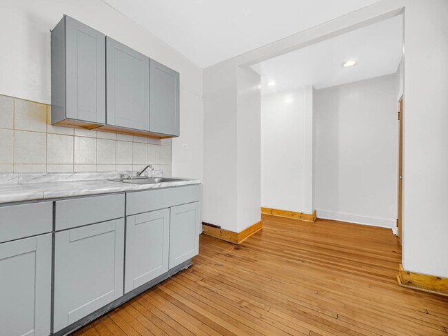 Building Photo - 7757 S Throop St
