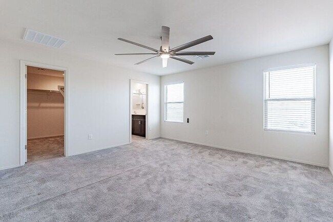 Building Photo - Pending/ Rented - Discover the perfect blend of comfort and style in Gladden Farms