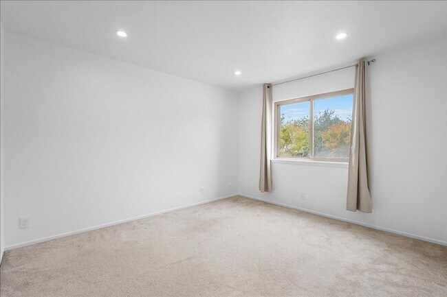 Building Photo - 1141 Verdemar Dr