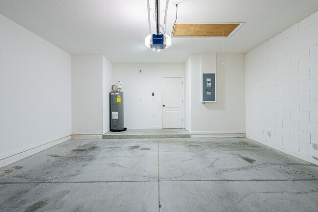 Building Photo - Beautiful 3-Bedroom Home for Rent in Port Orange Plantation