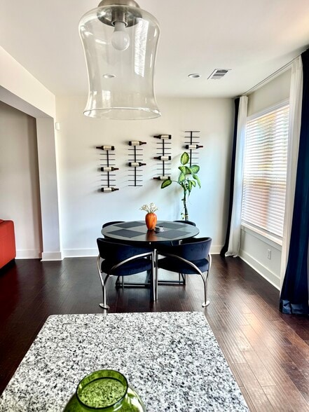 Dining - 5371 Radford Loop