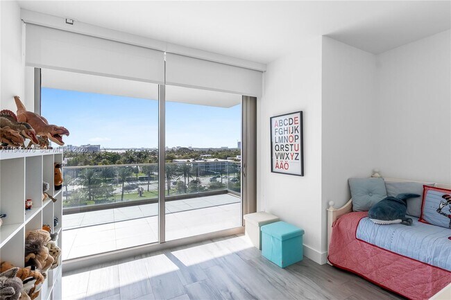 Building Photo - 10201 Collins Ave