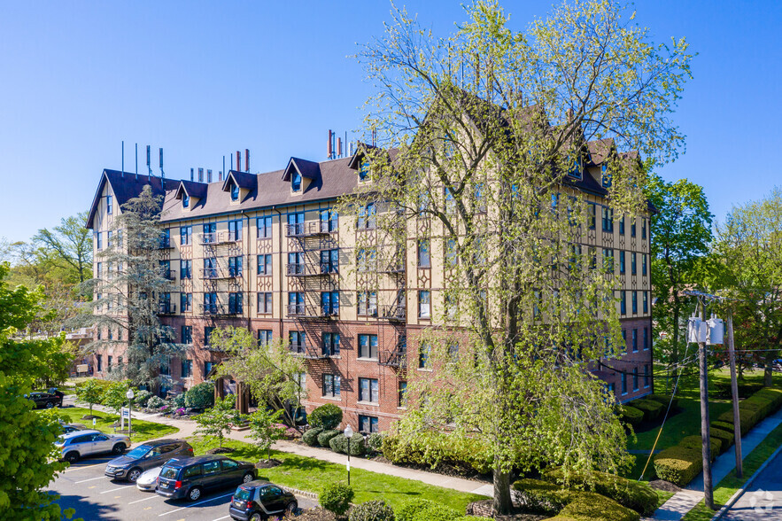 Primary Photo - Hillside Gardens Apartment Homes