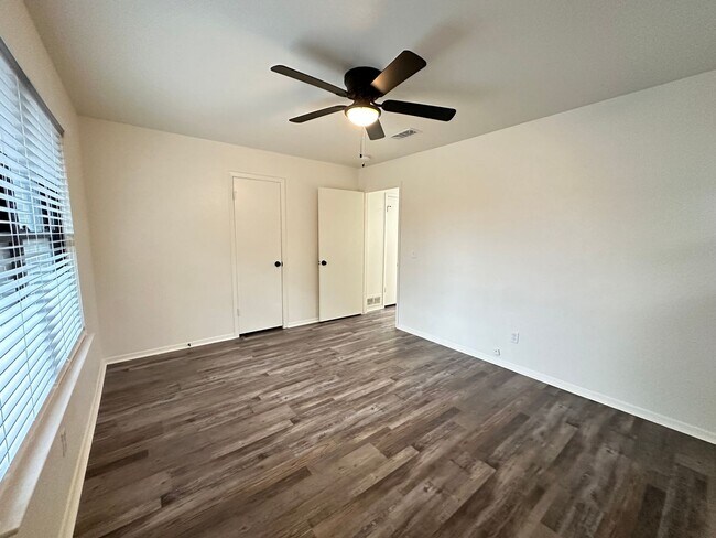 Building Photo - PLANO 4-bed 3-bath 2-car garage with huge workshops