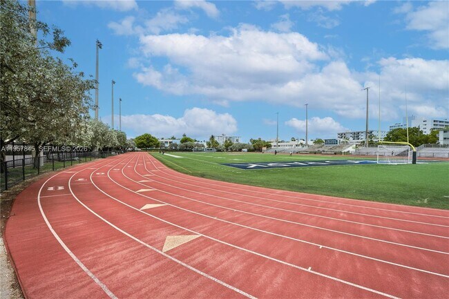 Building Photo - 727 14th Pl