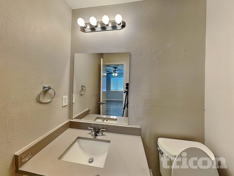 Building Photo - 5001 Oregon Ct