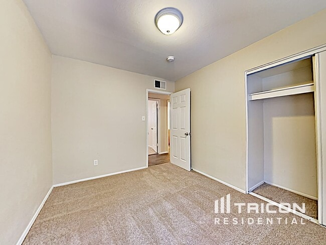 Building Photo - 5712 N 63rd Dr