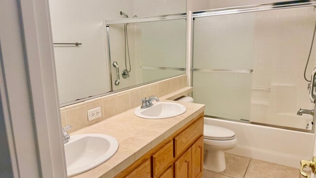 Building Photo - STUNNING POOL HOME IN SOUTHWEST BAKERSFIELD