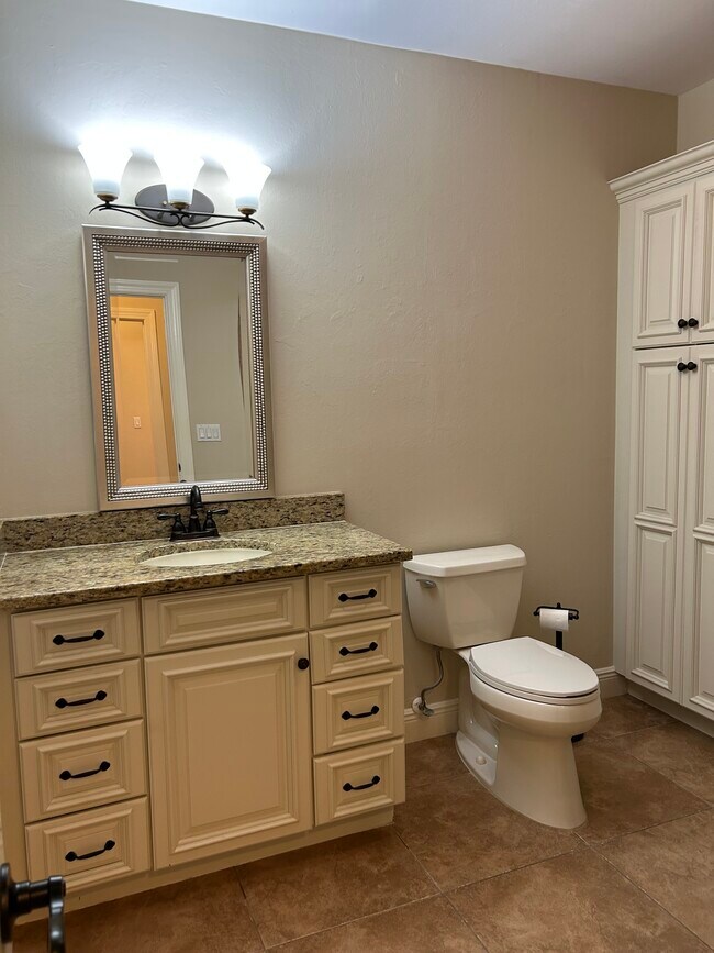 Building Photo - 4400 Vanda Dr