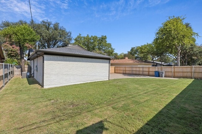 Building Photo - 8566 Sweetwood Dr