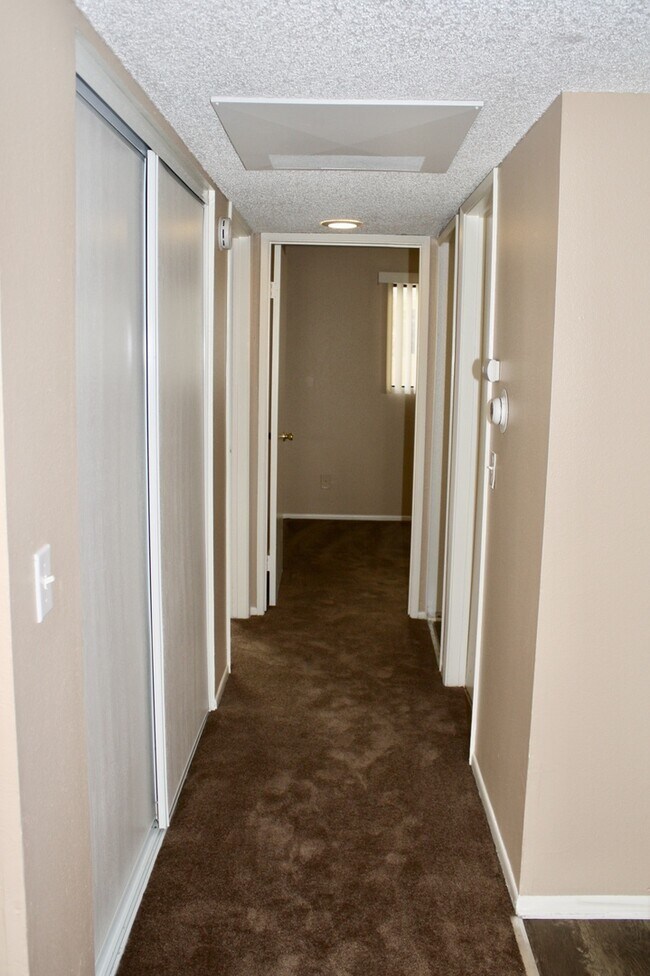 Building Photo - Large 2 Bedroom 2 Bath Condo with 1 Parking Space in Long Beach Coming Soon!