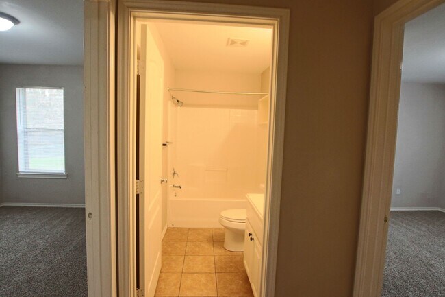 Building Photo - COMING SOON! 3 Bed 2 Bath 1 Car Duplex- Lindale ISD!