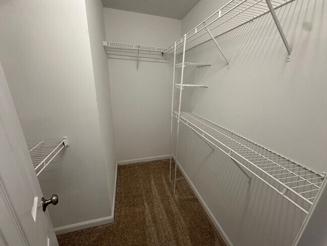 Building Photo - Beautiful 3 bedroom home on over 3/4 acres with huge garage.