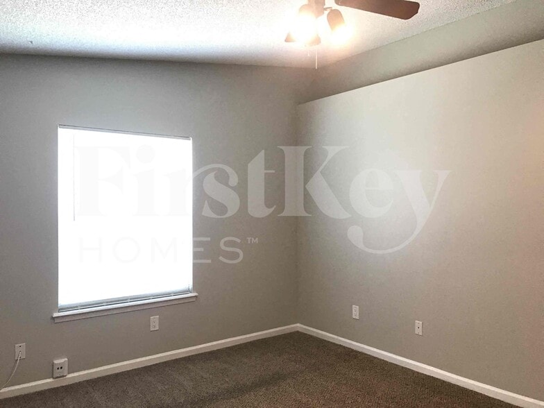 Building Photo - 7852 Catskills Ct