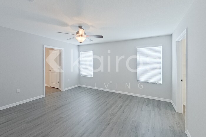 Building Photo - 8645 SW 44th Ct