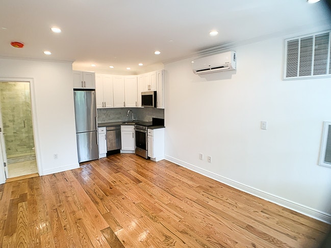 Floorplan - 178  Clinton Street