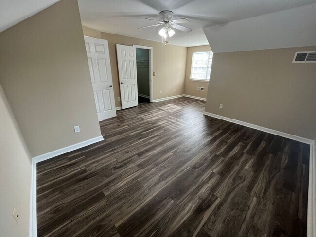 Building Photo - 60 Mineola Ave