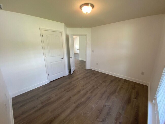 Building Photo - Gulf Breeze - Bay Ridge Park - 4 bedroom, 2 bathroom