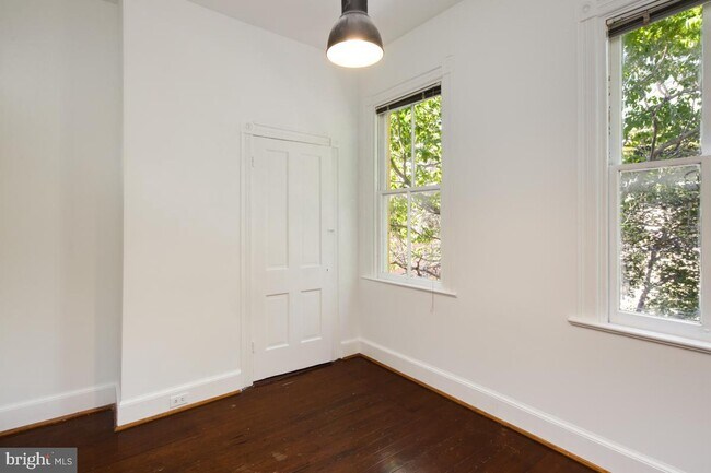 Building Photo - 1322 35th St NW